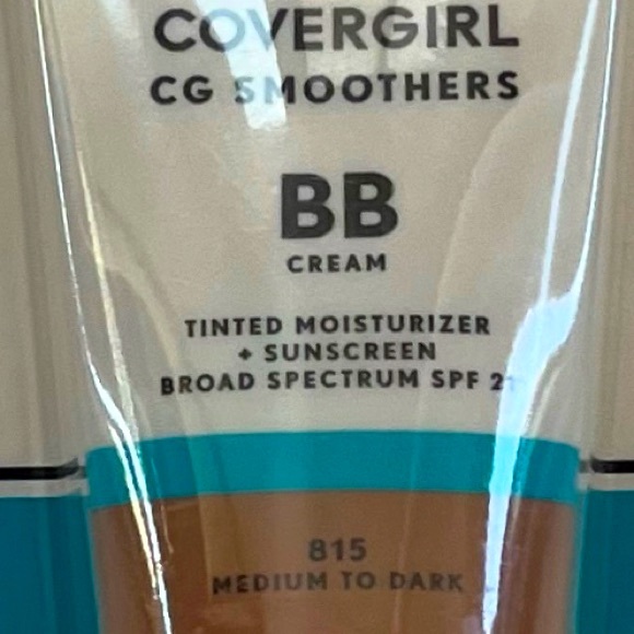 Covergirl #815 Medium To Dark 10 In 1 Tinted BB Cream CG Smoothers SPF 21 - Picture 3 of 4